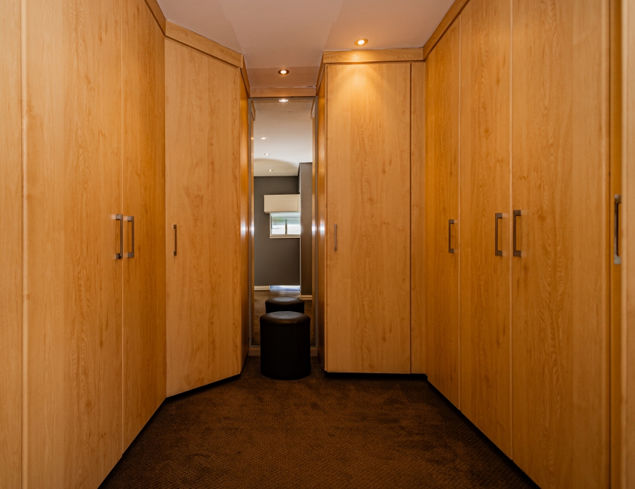 6 Bedroom Property for Sale in Baronetcy Estate Western Cape